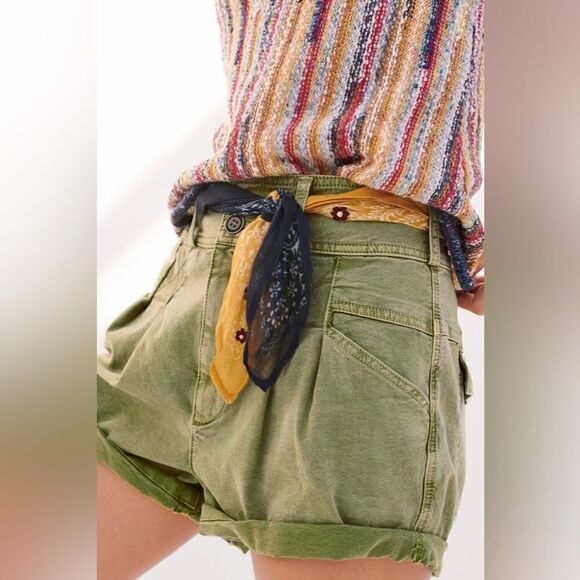 Anthropologie Pilcro Relaxed Pleat Shorts - Picture 3 of 6